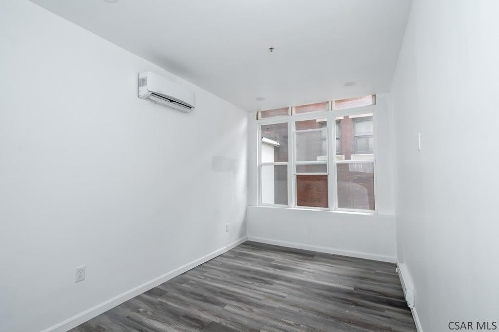 215 Franklin Street – photo 4