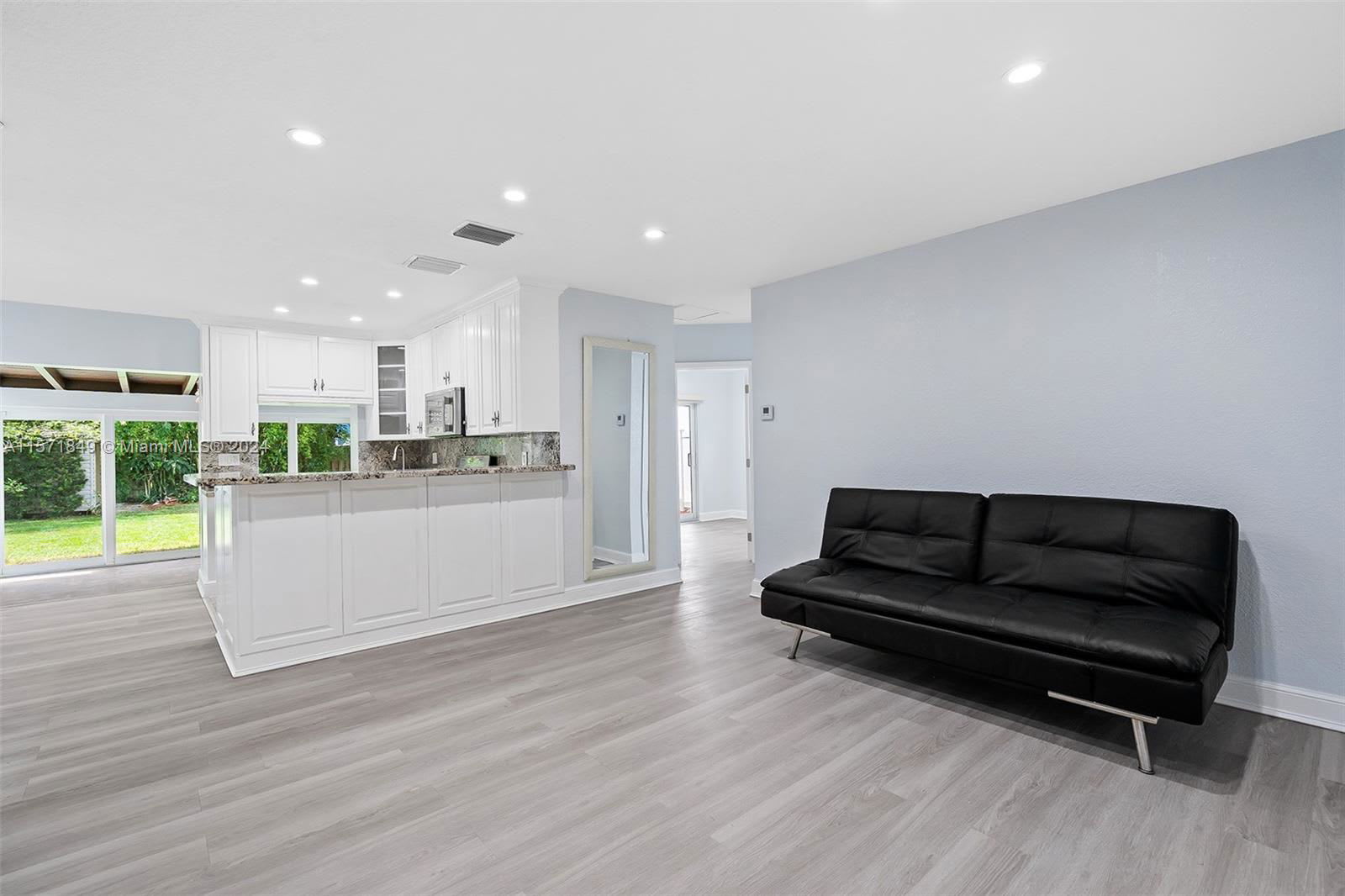 804 Southeast 6th Court – photo 3