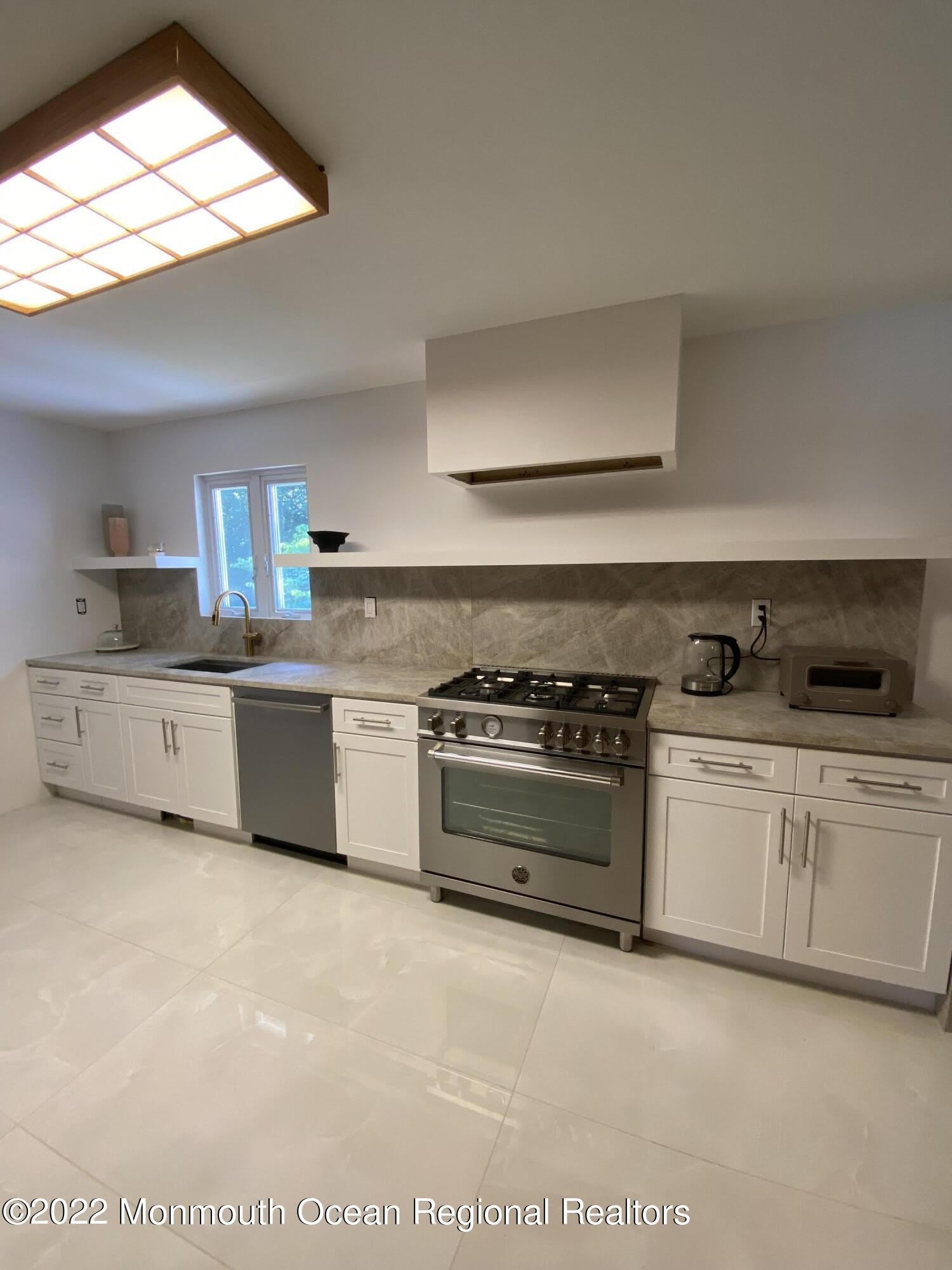 5 Carole Drive – photo 3