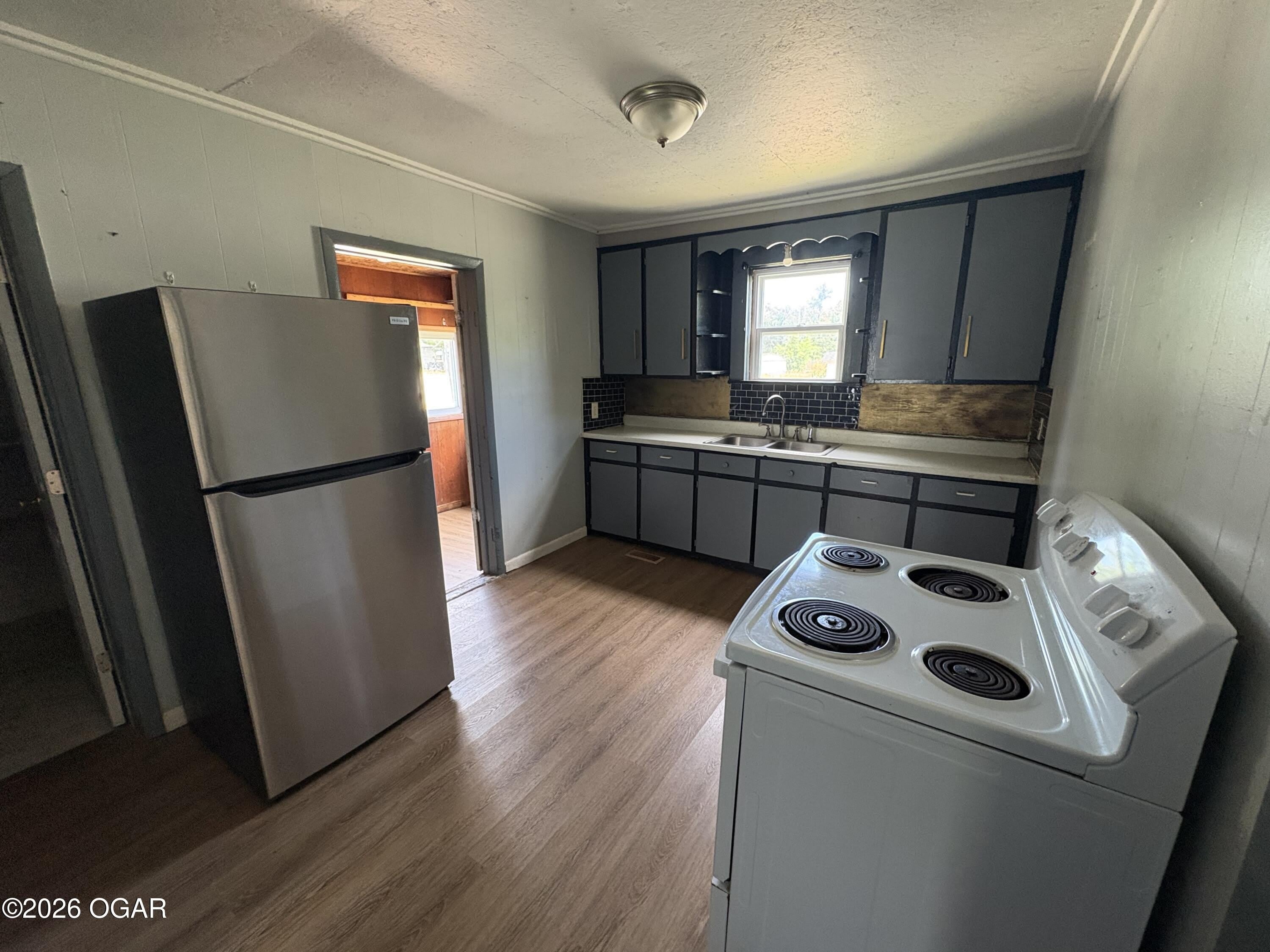 1402 Iowa Avenue – photo 2