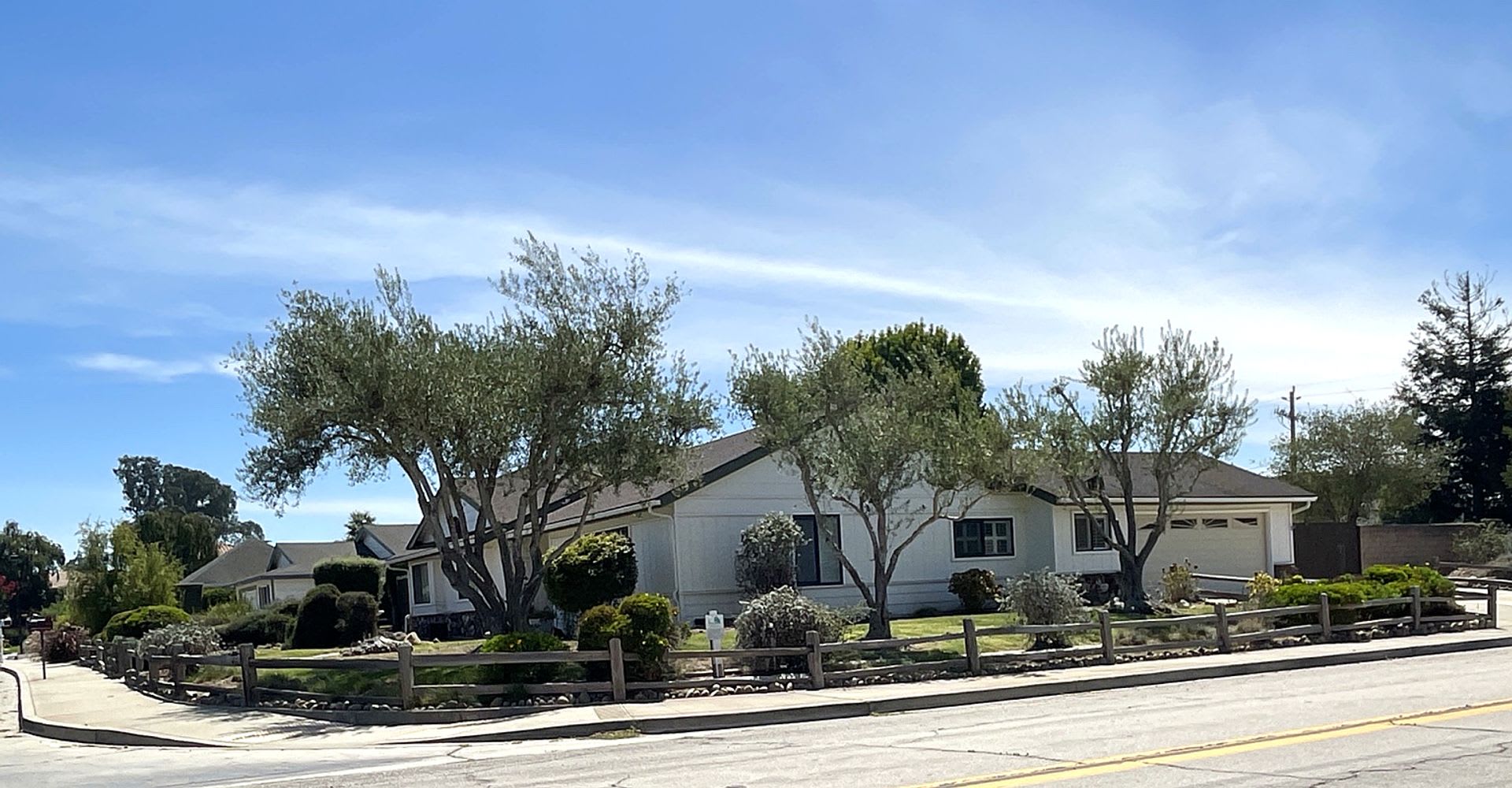 Spacious 3-Bedroom, 2-Bath Home on Corner Lot – Landscaping Included! – photo 2