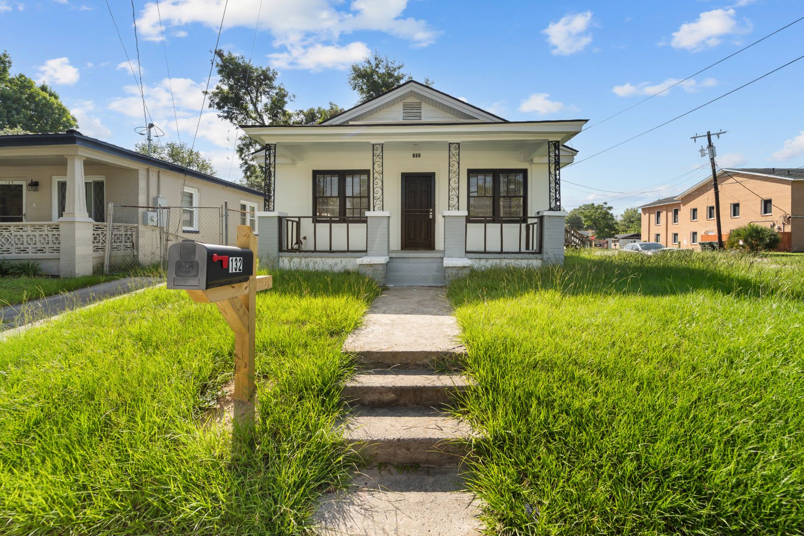 Bright & Stylish 3-Bedroom Home Near Downtown Savannah – photo 1