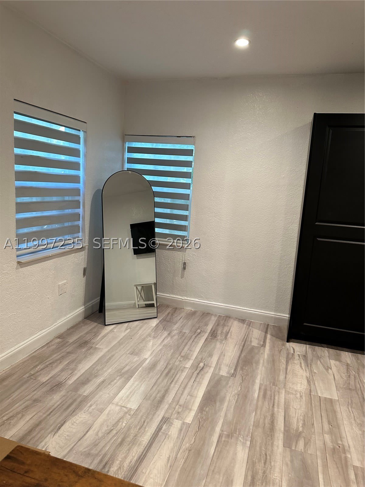 8401 Crespi Blvd – photo 5