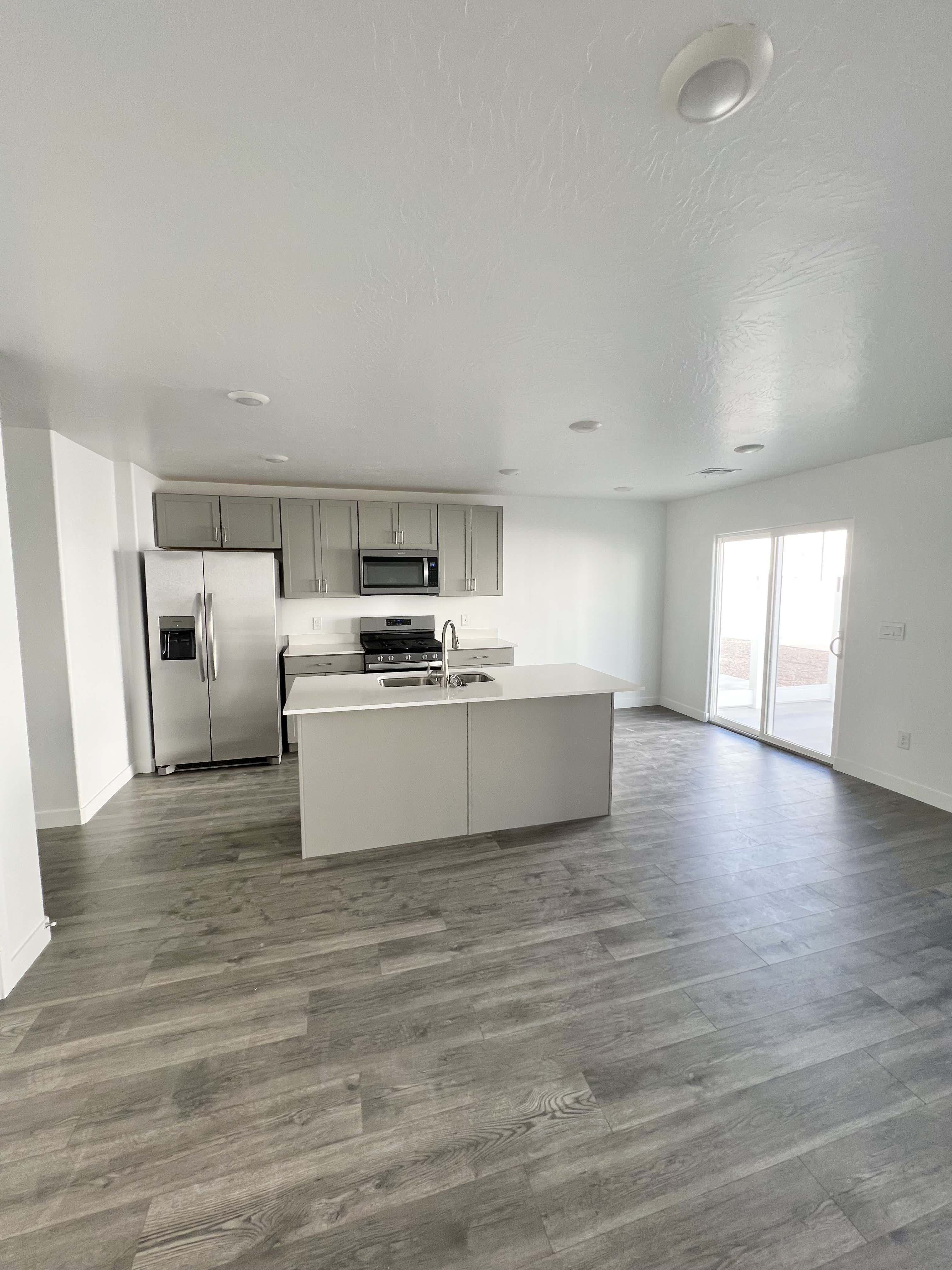 308 West 2025 North – photo 2