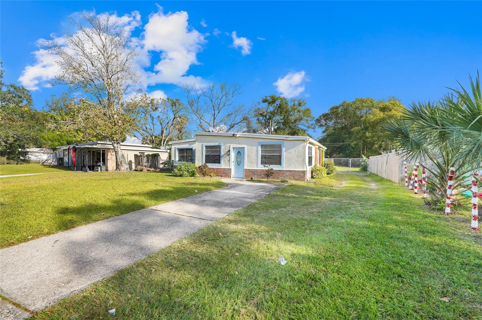 This charming 3 Bedroom, 2 Bath Single Family Home For Rent at 107 Garrison Dr. Sanford, FL 32771 – photo 2
