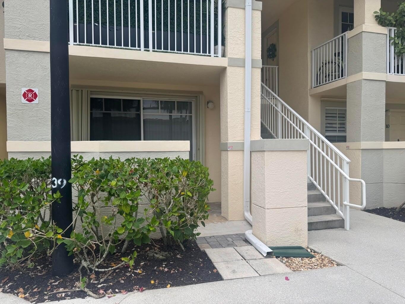 1139 Town Center Drive – photo 1