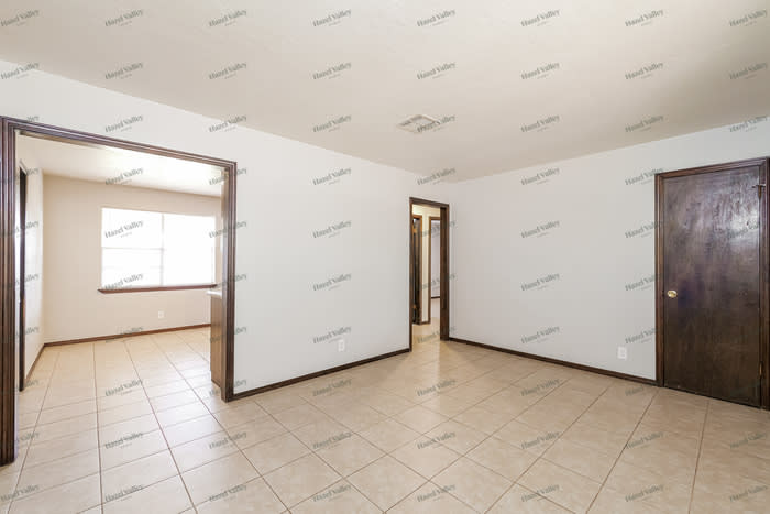335 East Hillcrest Lane – photo 5