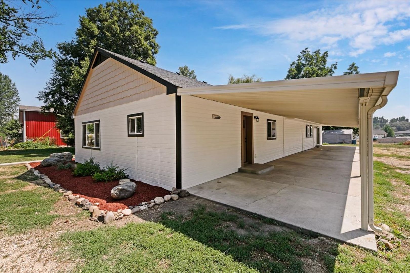 Spacious Middleton Home Utilities Lawn Care Included For 300 Month – photo 2