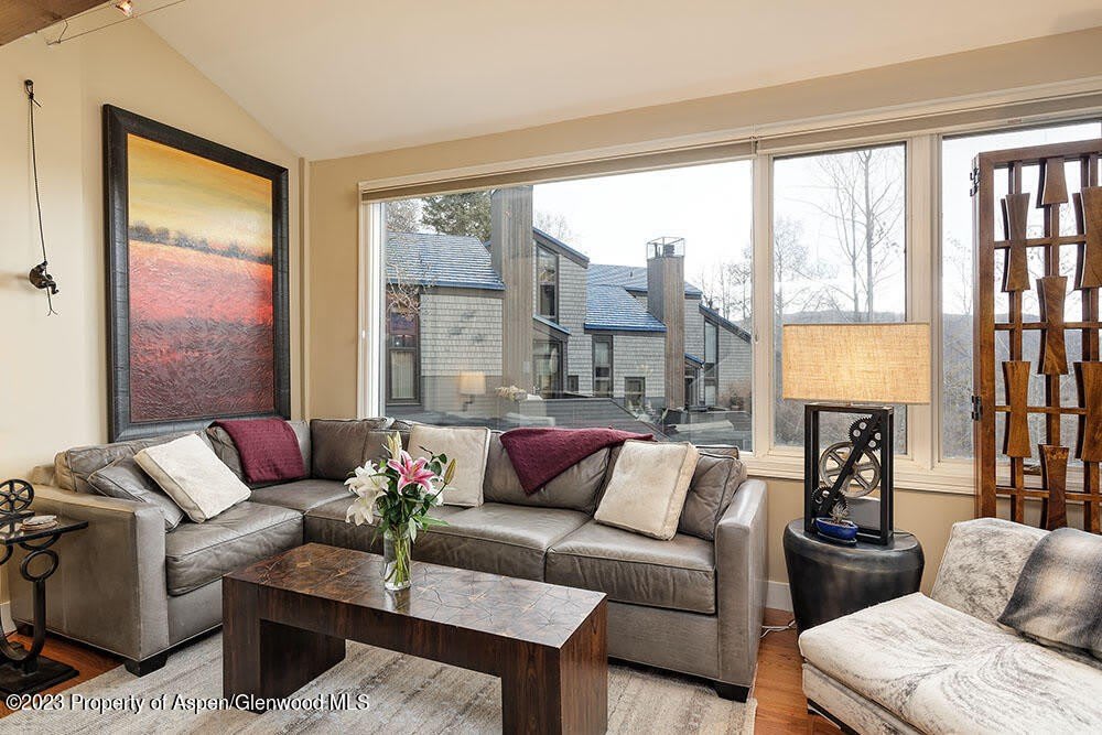 4000 Brush Creek Road – photo 3