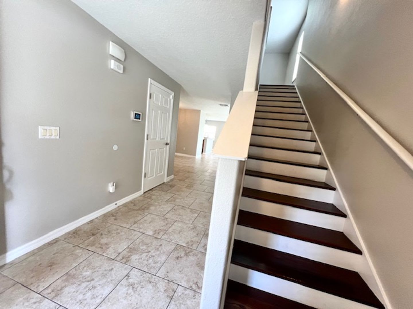 Amazing Oviedo Ucf Area Rental Wonderful 3 Bd 2 5 Bath Corner Unit Townhome 1 Car Attached Garage No Carpet Tile On 1St Floor Stairs 2Nd Floor Wood Laminate New Range Microwave Dishwasher Fresh Paint Move In 8 1 2026 – photo 3
