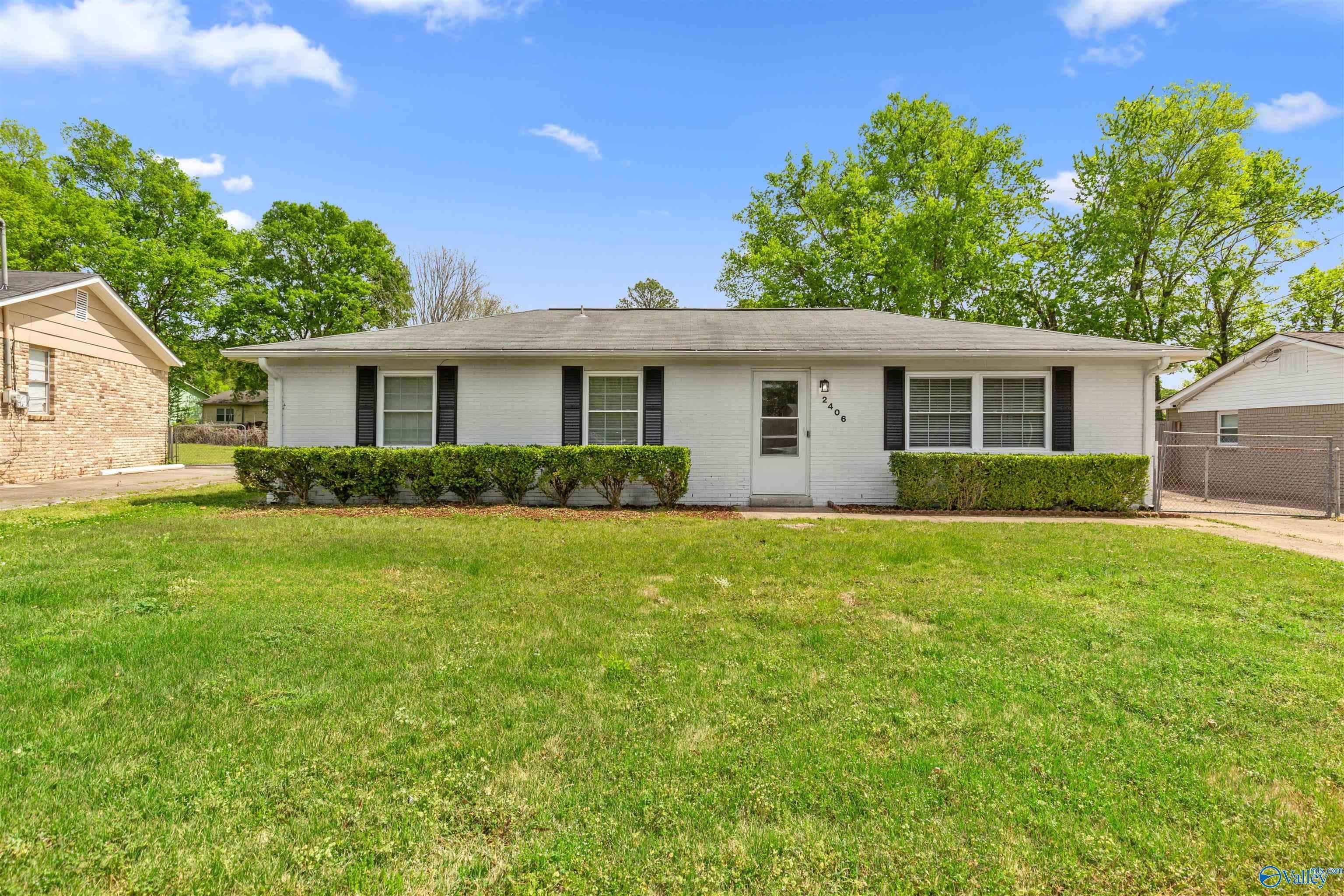 2406 Yorkshire Drive – photo 2
