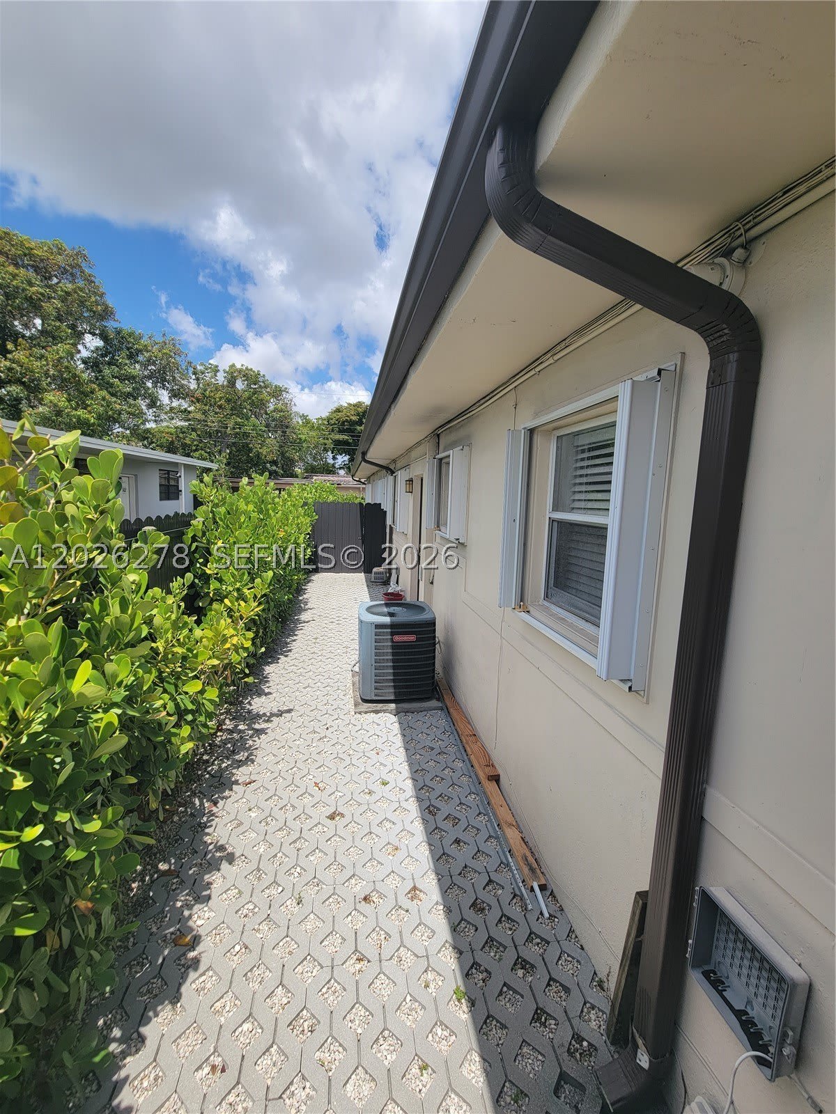 1052 SW 79th Ave – photo 4
