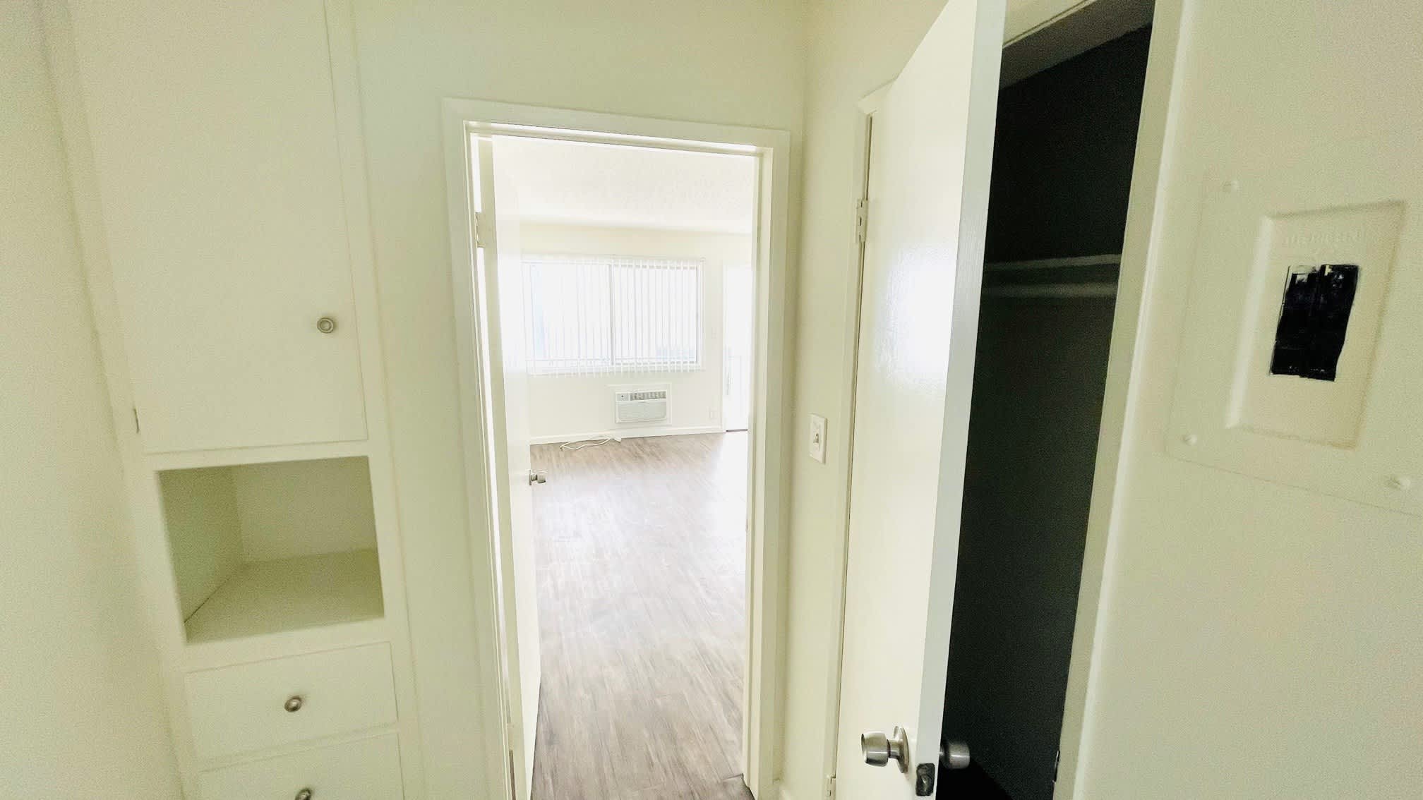 933 Wilcox Pl – photo 2