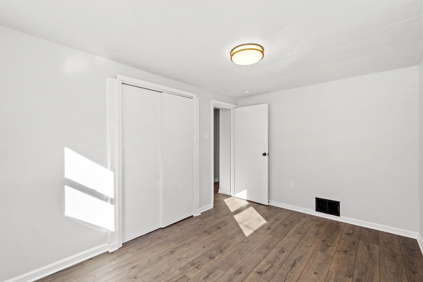 Score 1St Month S Rent Free If Signed By August 28 Gorgeous 2 Bedroom House In West Mifflin Available Now – photo 5