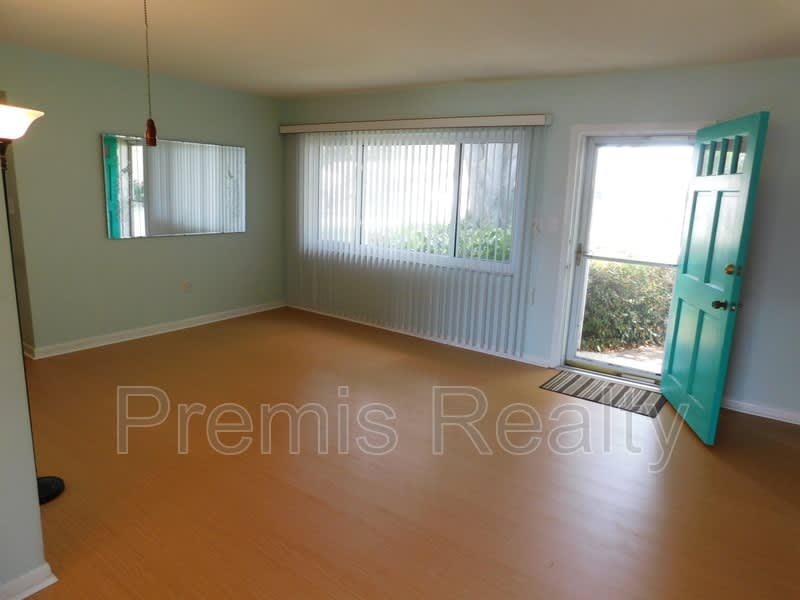 3563 Floral Drive – photo 2