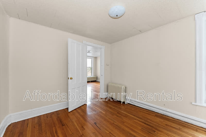 106 S Lake Ave – photo 3