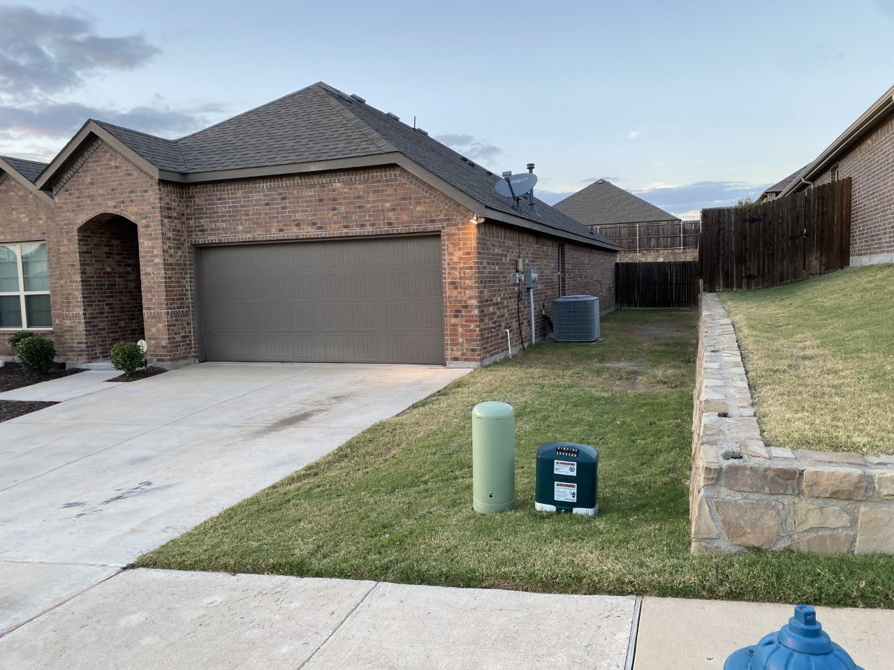 573 La Grange Drive – photo 2
