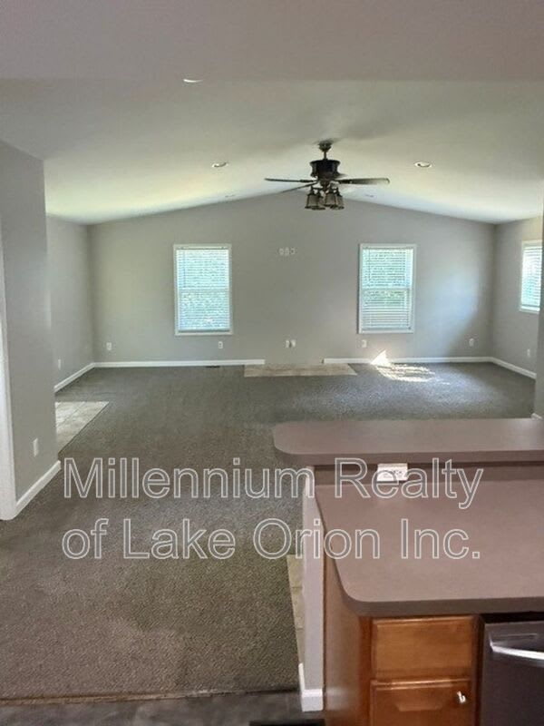 465 Trombley Dr – photo 3
