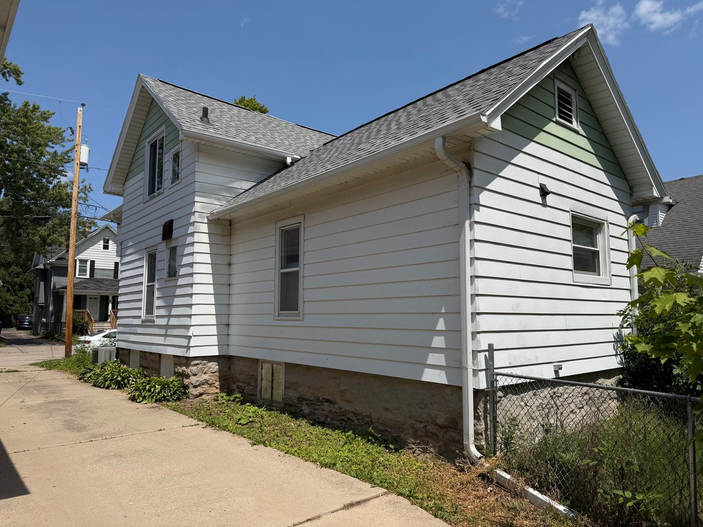 4 Bedroom House in Oshkosh – photo 4