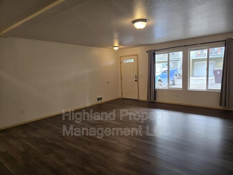 1063 NE B St – photo 4