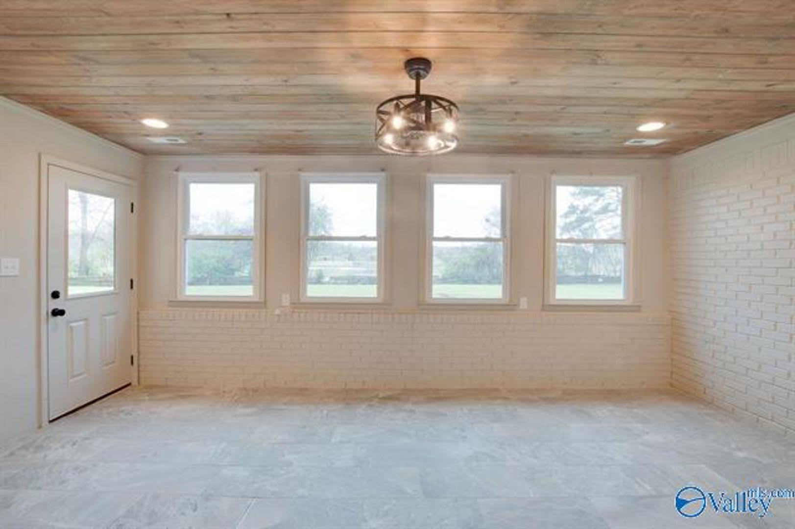 2042 Rosebury Lane – photo 5