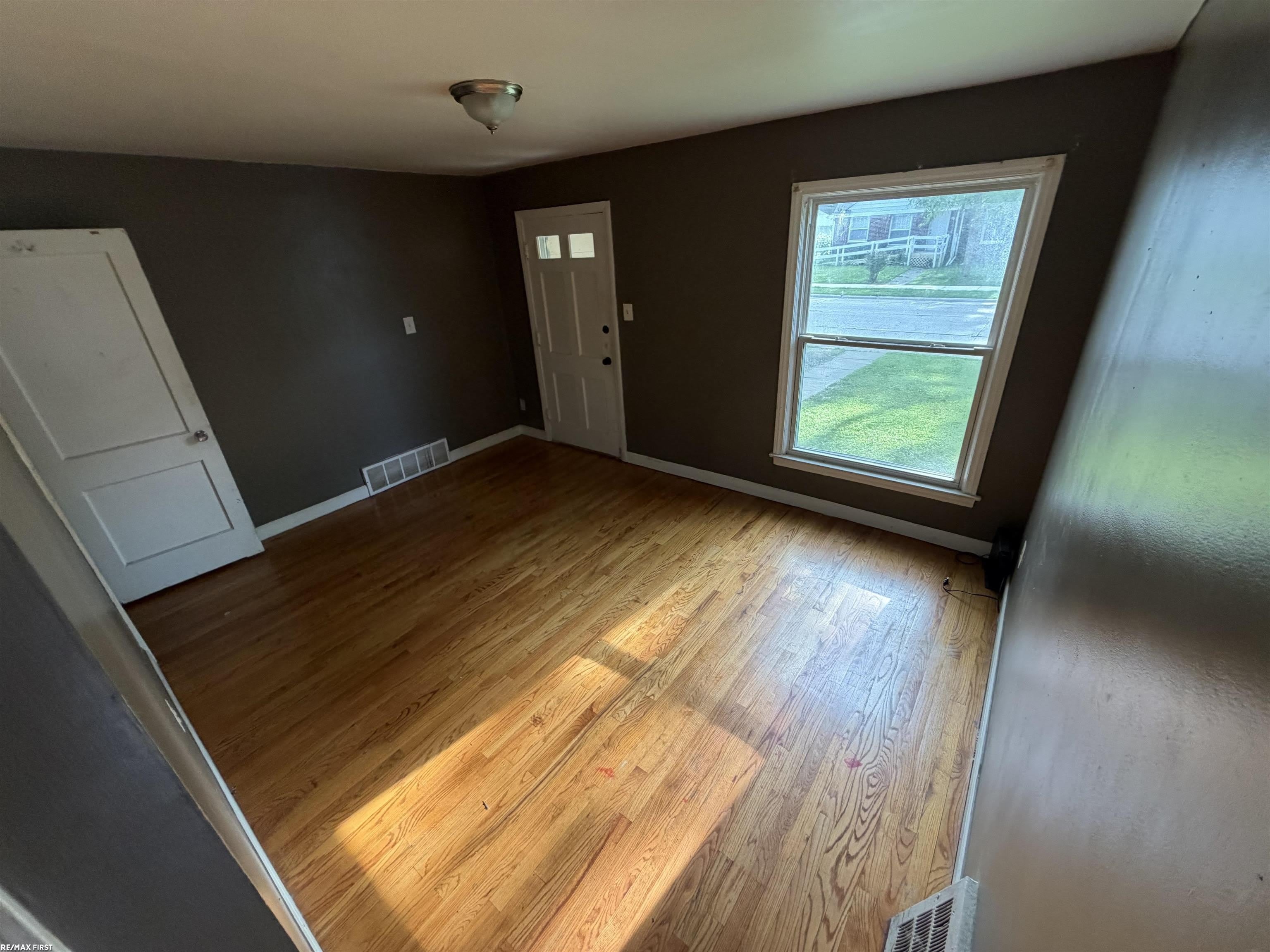 23104 Brittany Avenue – photo 3