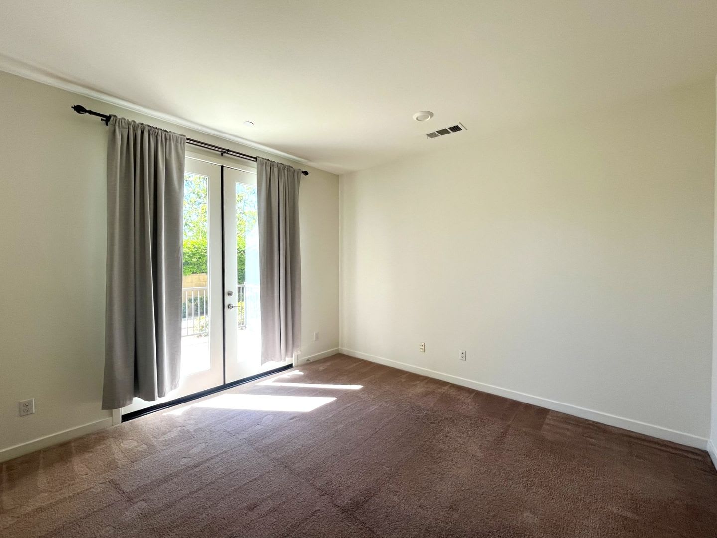 2 bed, 2.5 bath located in Corona, CA! – photo 5
