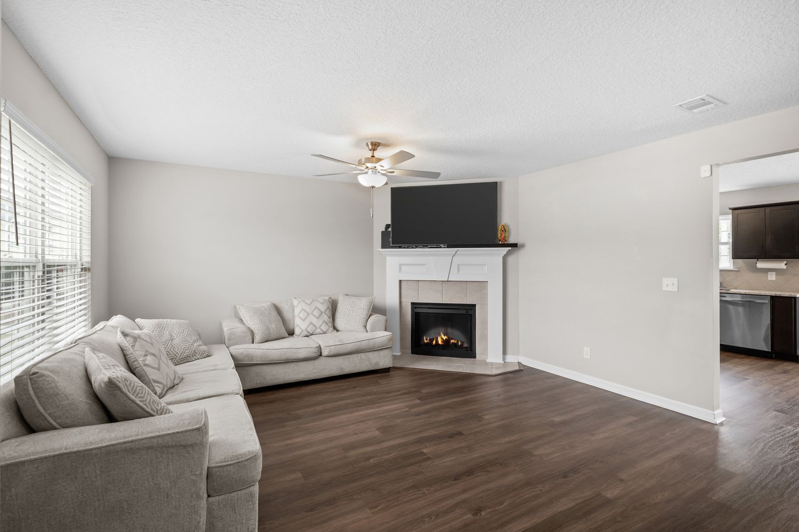 Live Close to Fort Stewart in This Spacious 4-Bedroom Home with a Large Backyard – photo 5