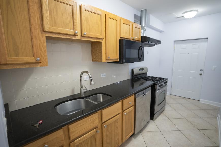 2416 North Greenview Ave. – photo 4