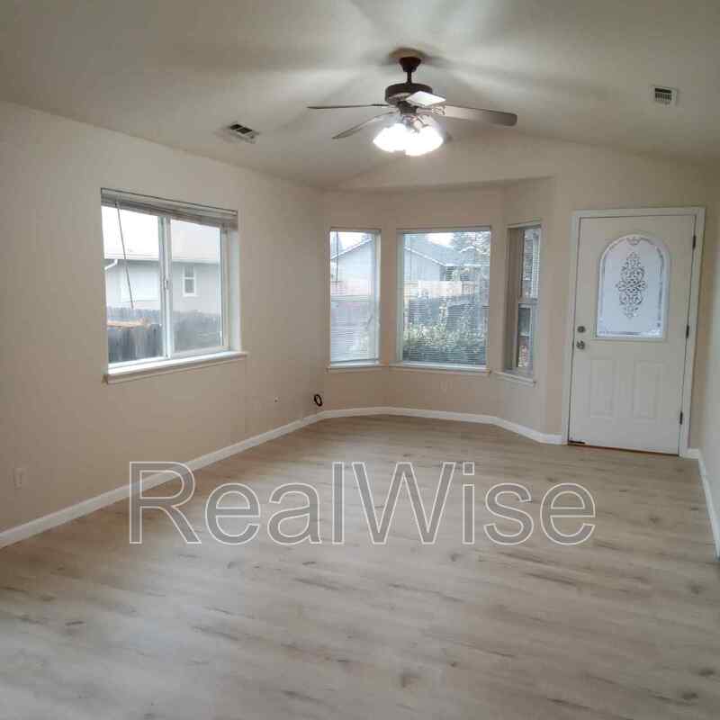 3172 Forest Hills Dr – photo 2