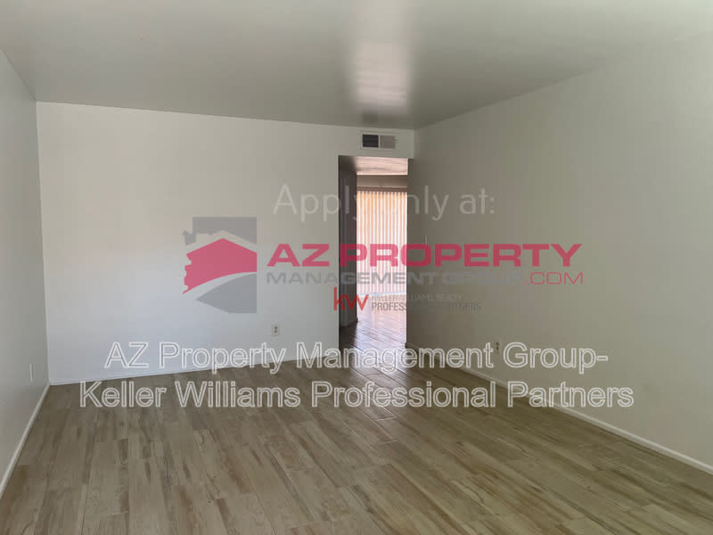 2228 E Broadway Rd – photo 4