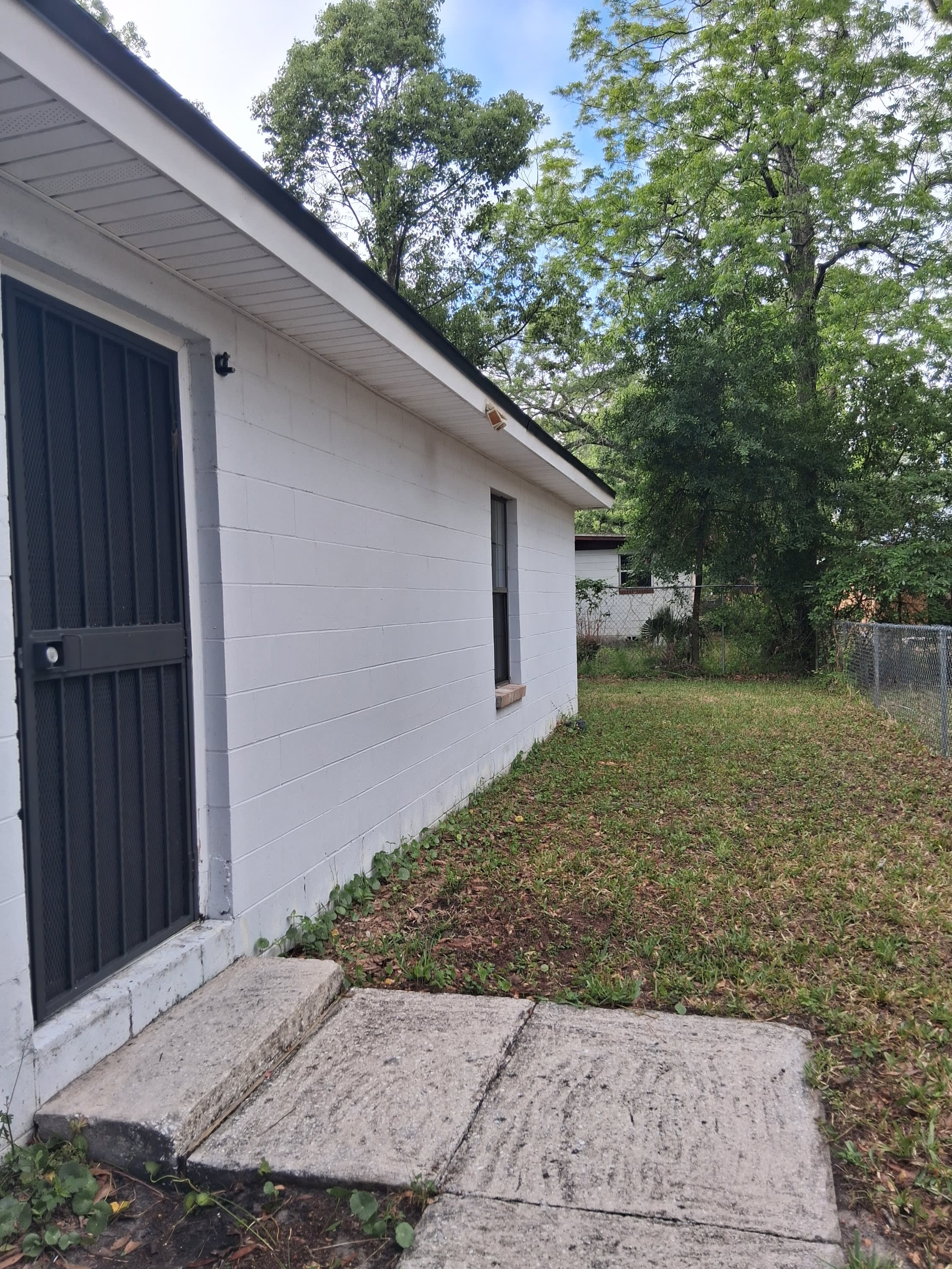 1744 West 28th Street – photo 3
