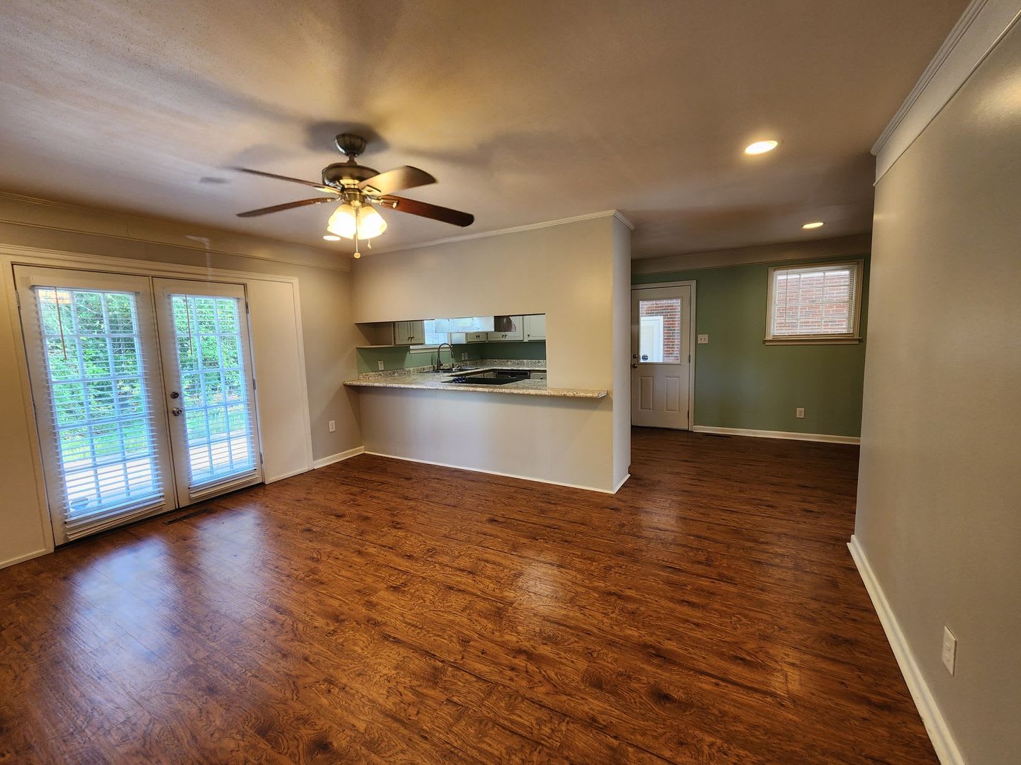 500 Move In Discount Charming 3Br 2Ba Brick Home With Vintage Flair Expansive Backyard Walk To Vsu – photo 4