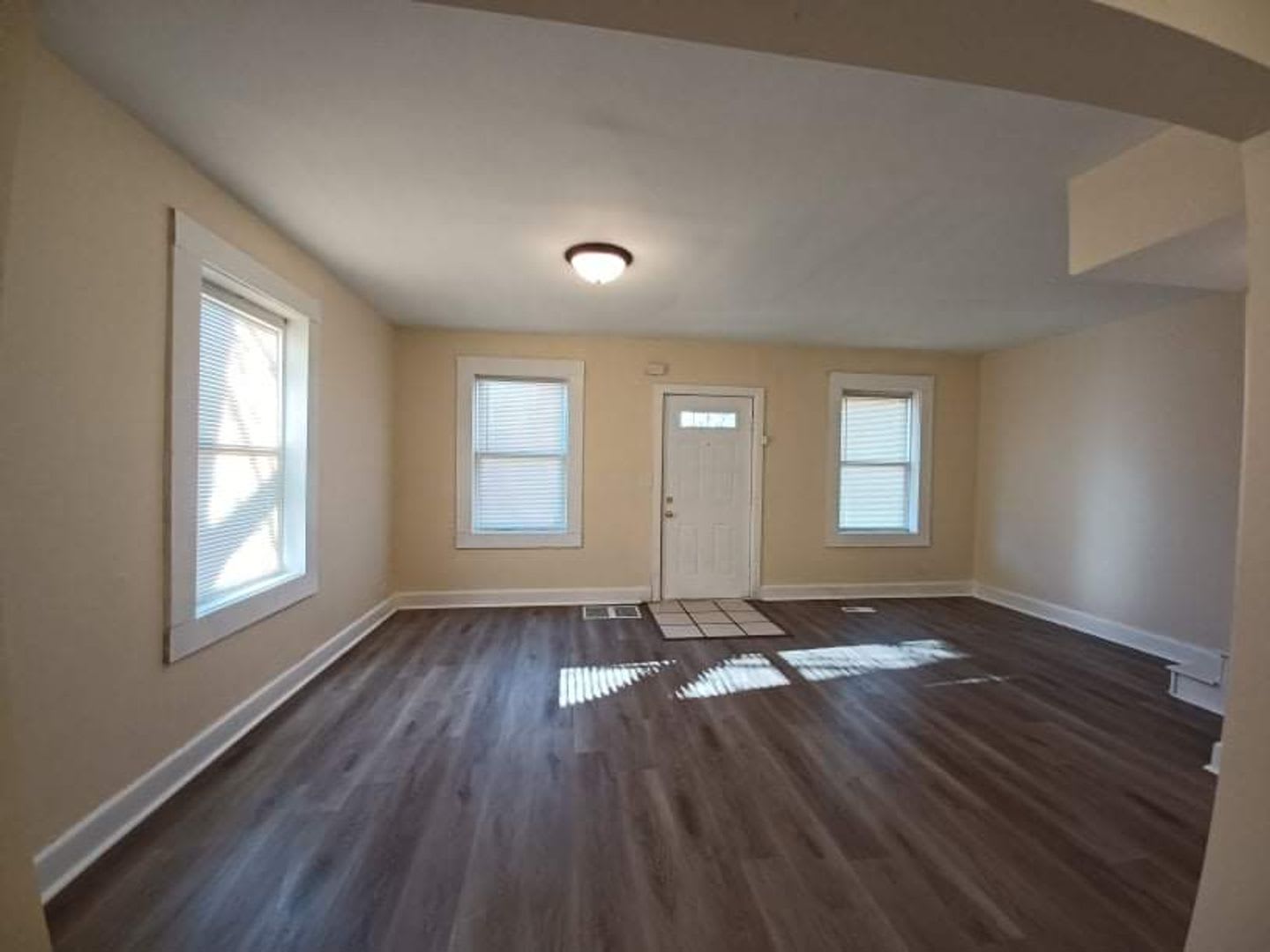 Spacious 5 Bed 2 Bath House – photo 2