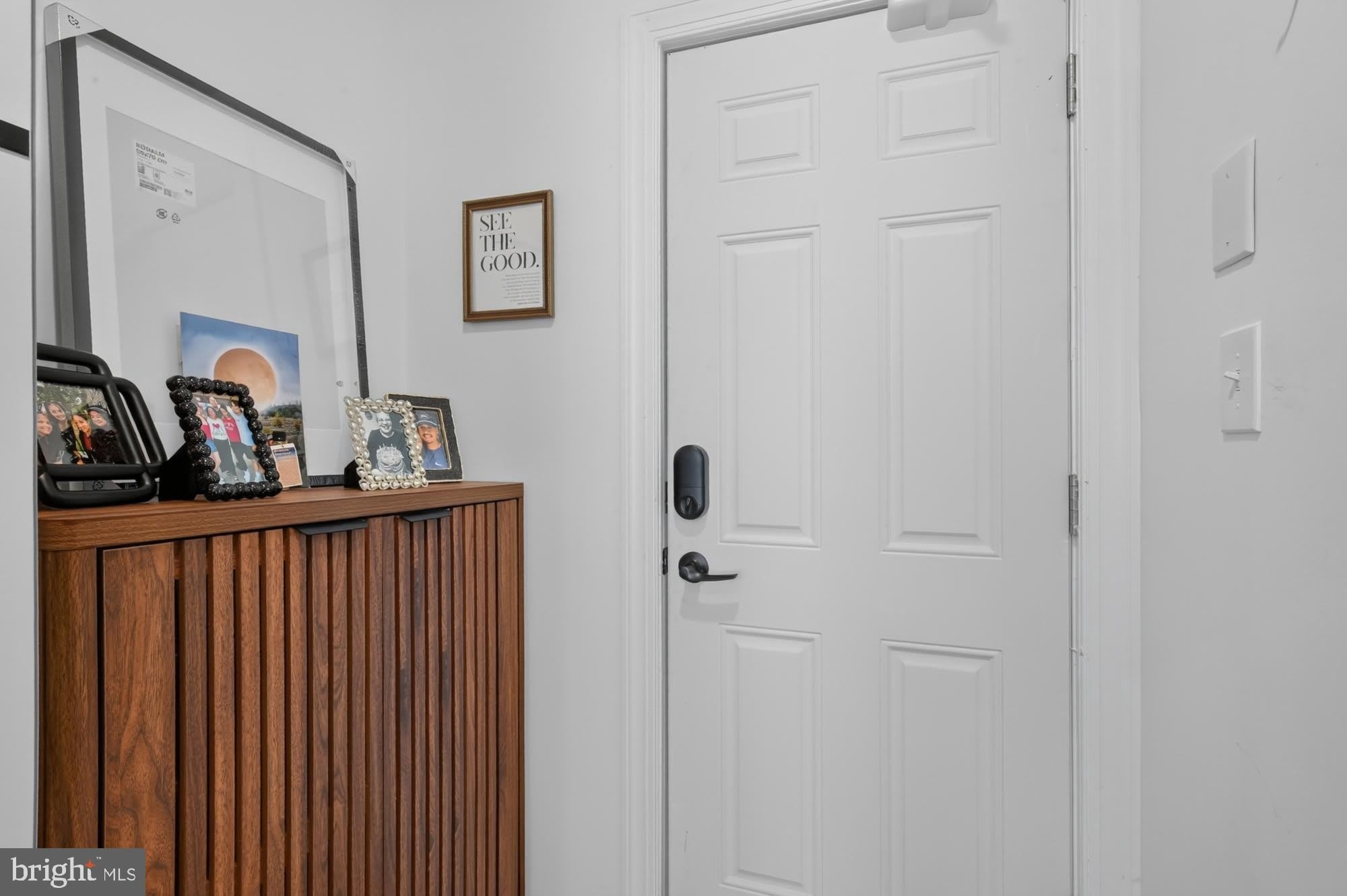 2046 E HUNTINGDON Street – photo 2