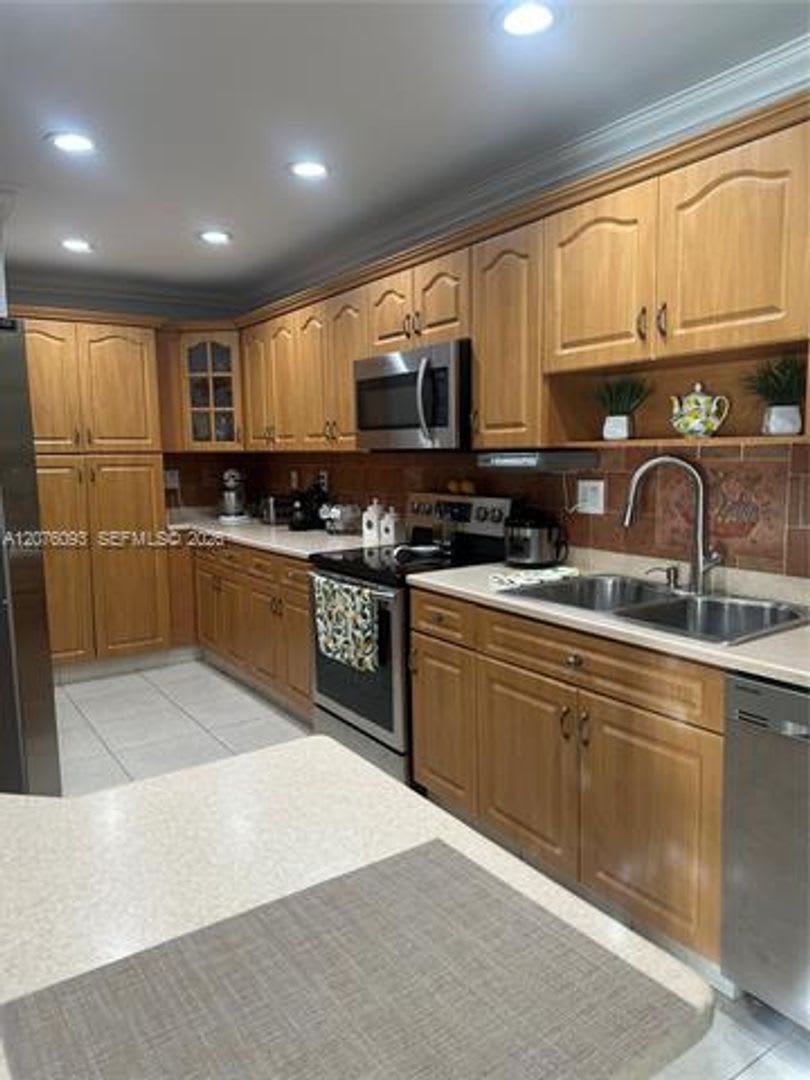 5505 W 14Th Ln 5505 Hialeah Fl 33012 – photo 1