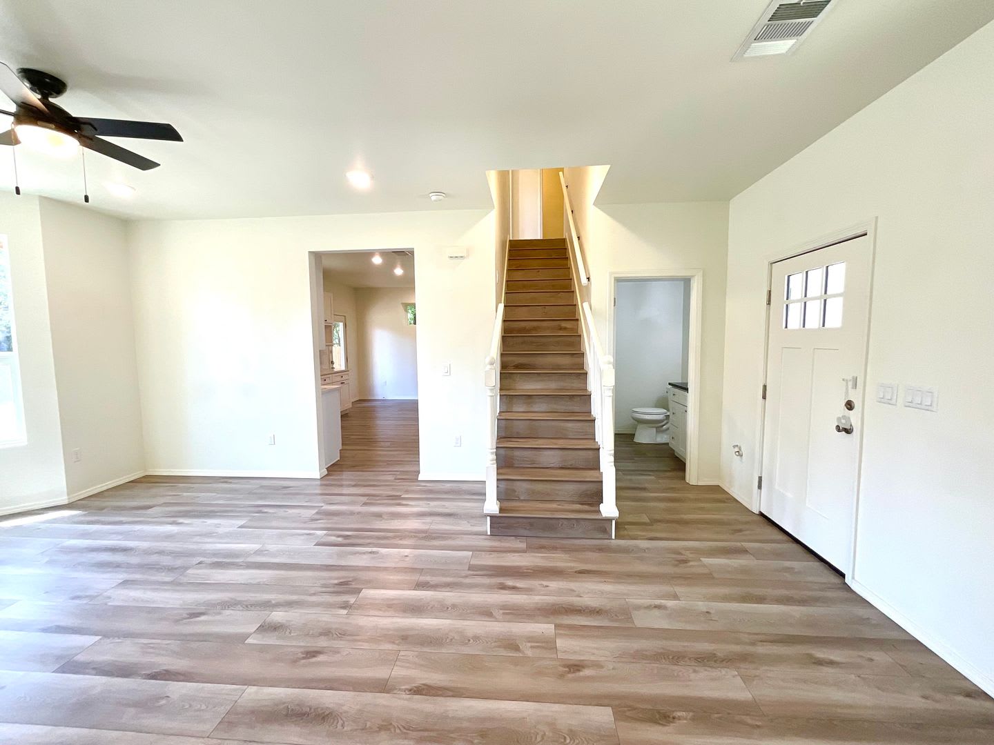 Move In Special Gorgeous 2 Story Home In Granite Shoals One Month Free After Move In If Move In Before 8 30 – photo 5