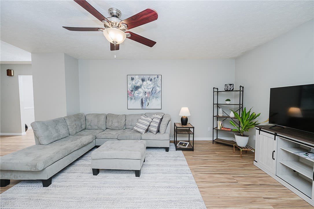 979 Barclay Rd – photo 5
