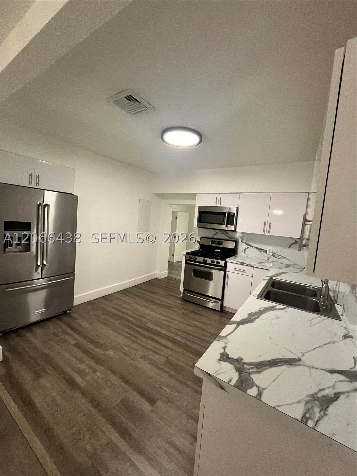 160 W 60th St – photo 4