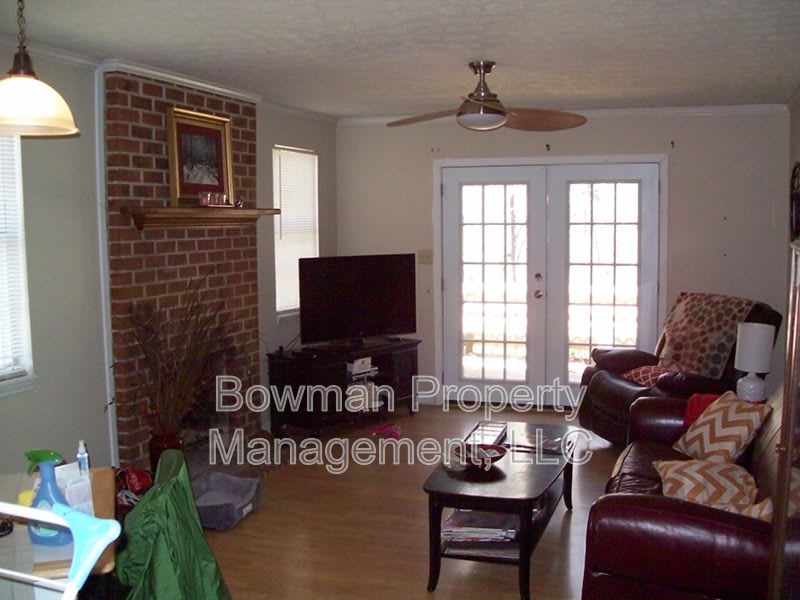 132 Oxford Ct – photo 2