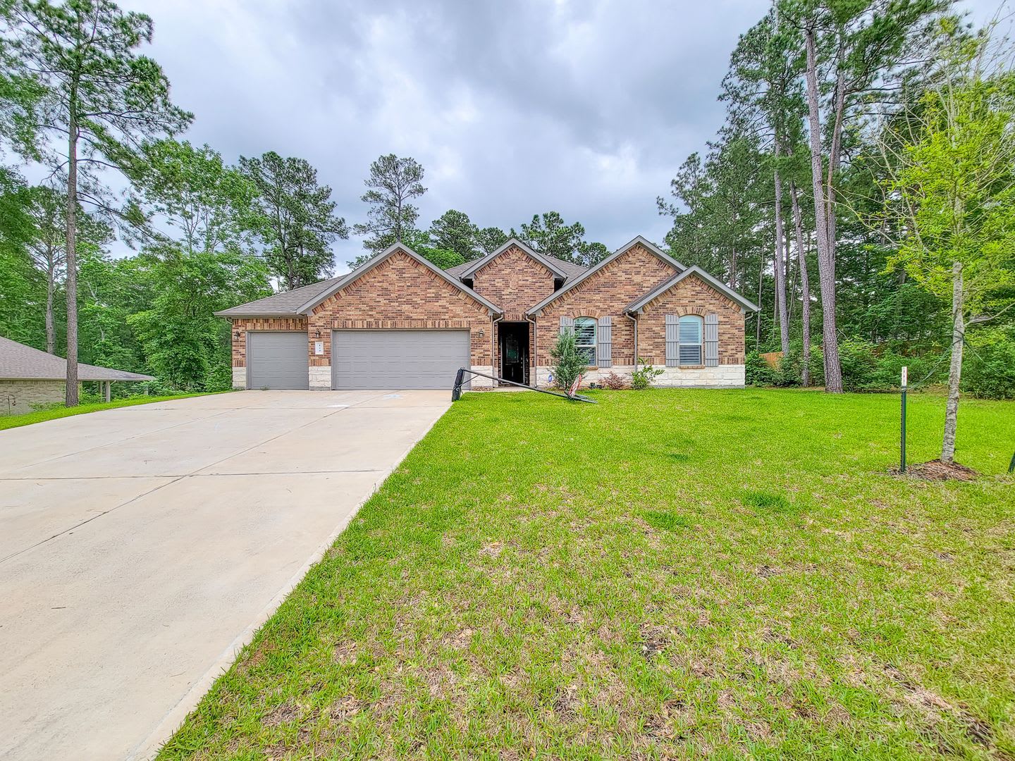 Beautiful 4 Bedroom 2 Bath Home With All The Upgrades On 1 Acre Lot In New Waverly Texas – photo 2