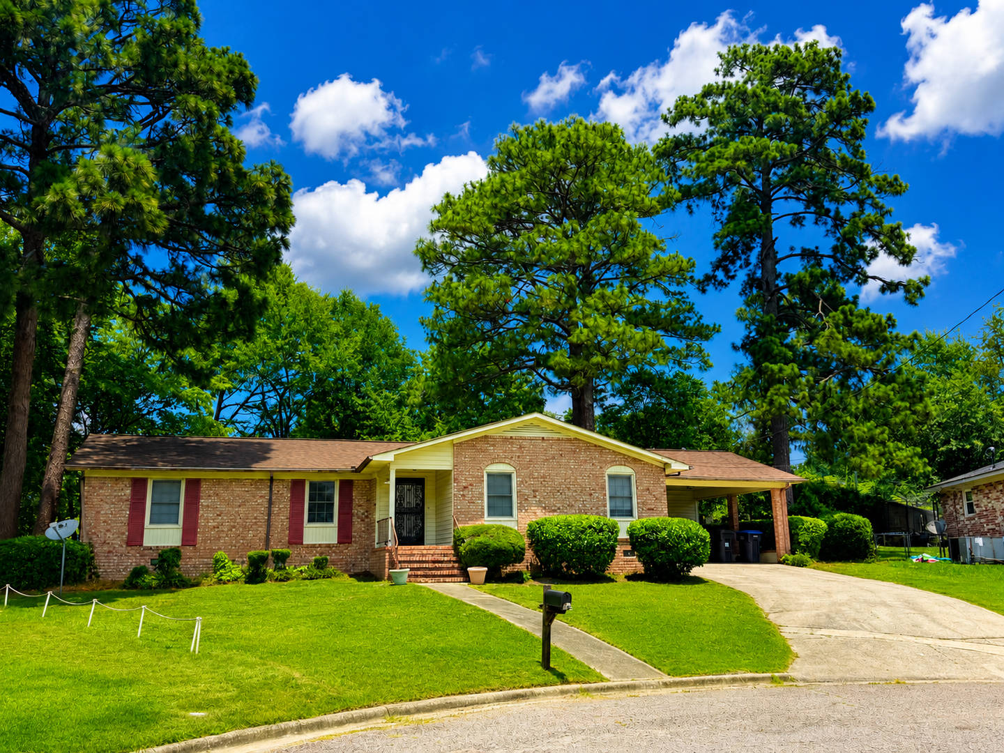 More Space For Your Money Freshly Painted 3Br 2Ba 1 700 Sf Fenced Yard Sunroom Cul De Sac No Carpet – photo 1