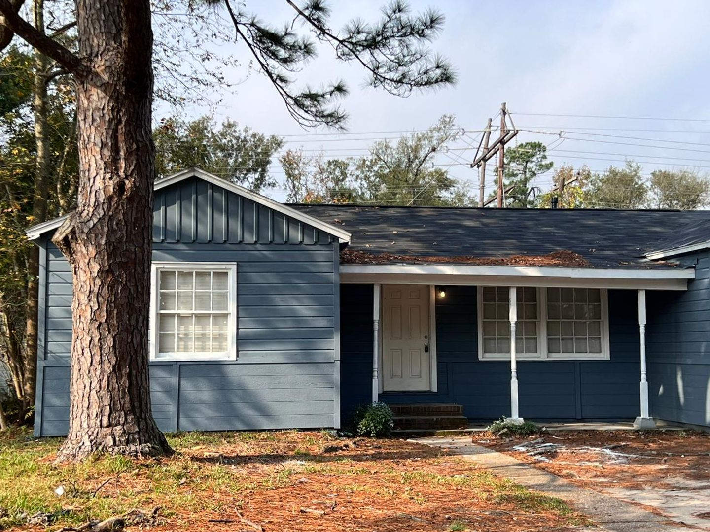 Spacious 2-Bedroom, 2-Bath Home with Private Yard & Covered Parking – photo 3