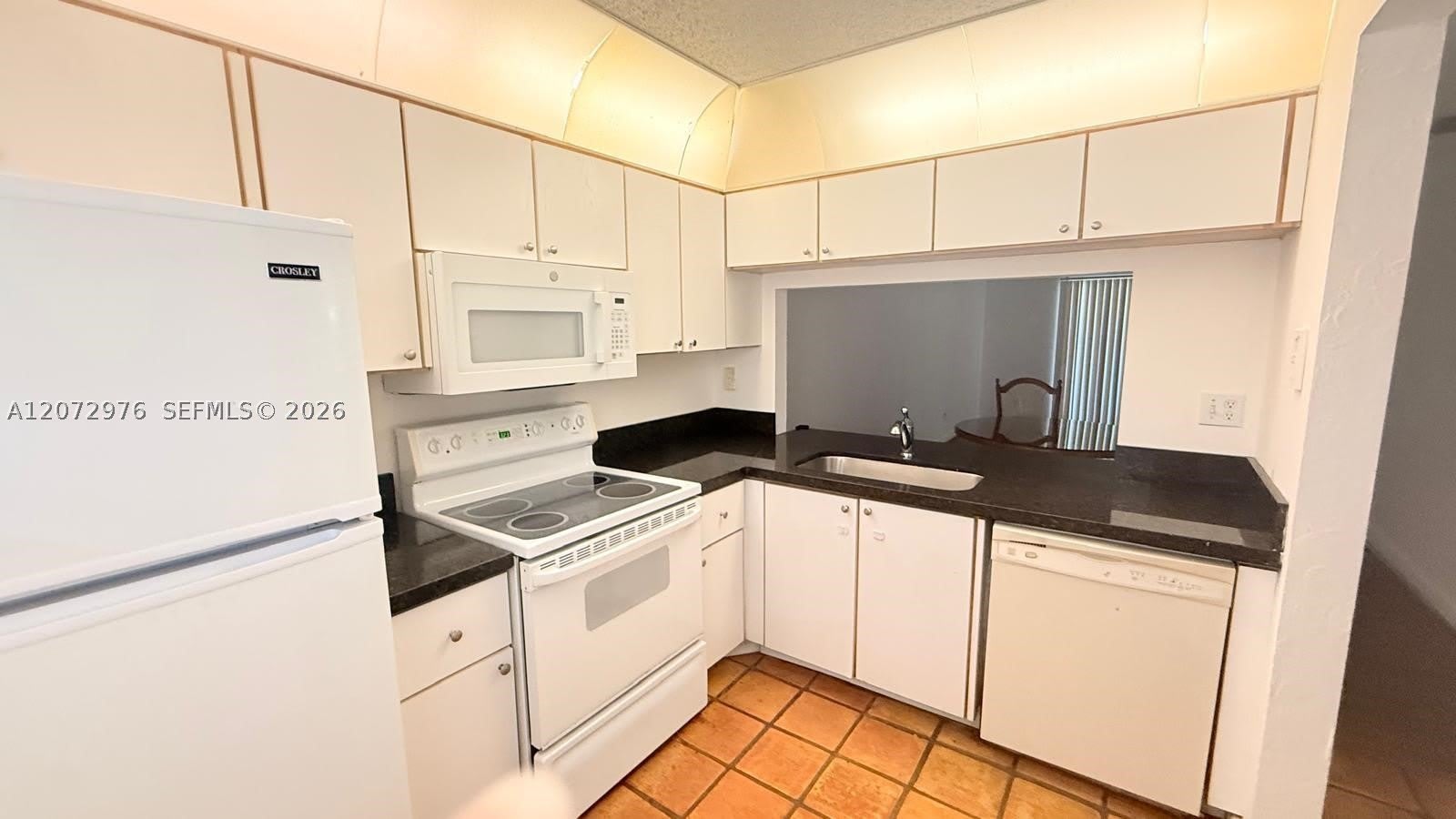10452 NW 10th St – photo 5