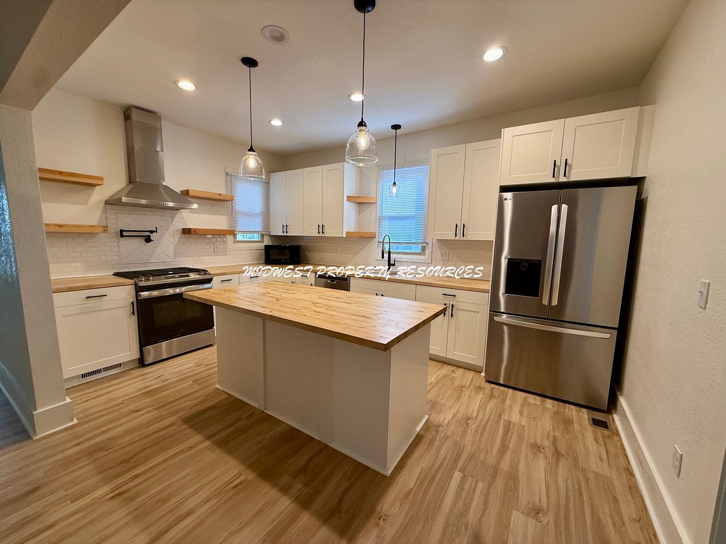 Beautifully Updated 3 Bedroom Home In Downtown Lee S Summit – photo 4