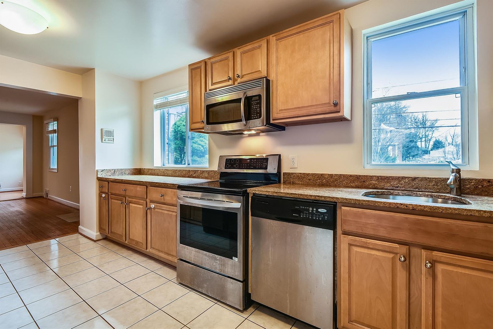 Captivating Updated "3/3" Cape Cod – photo 4