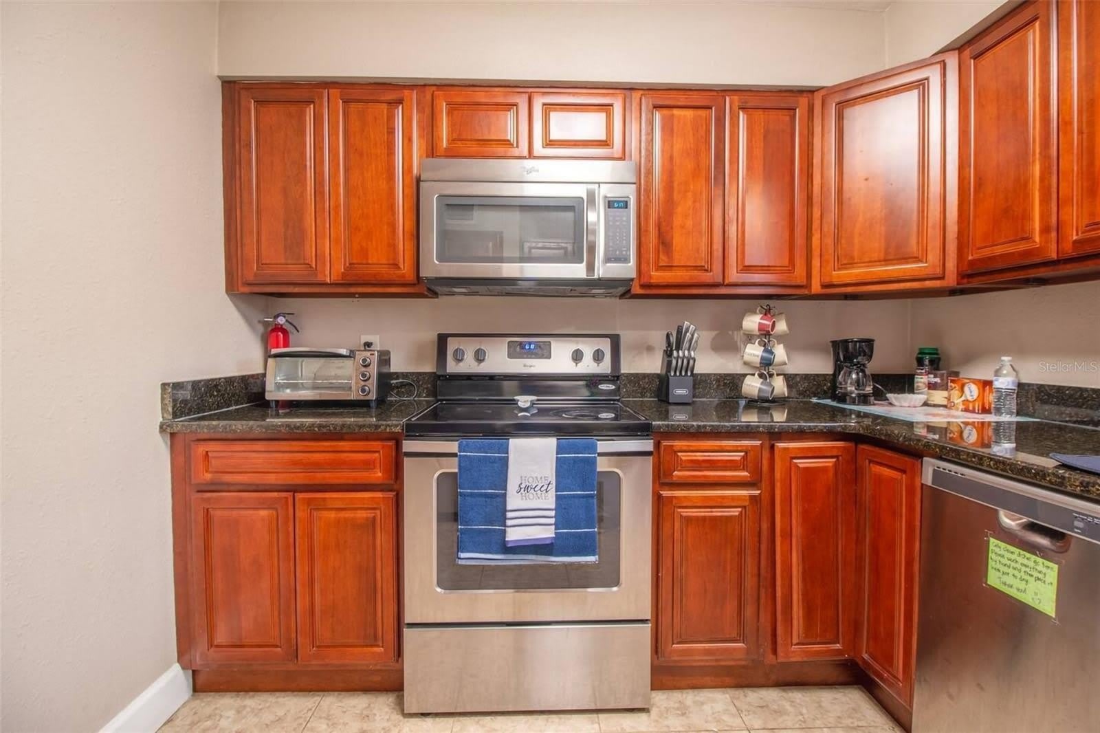 1245 Catalpa Ln – photo 4