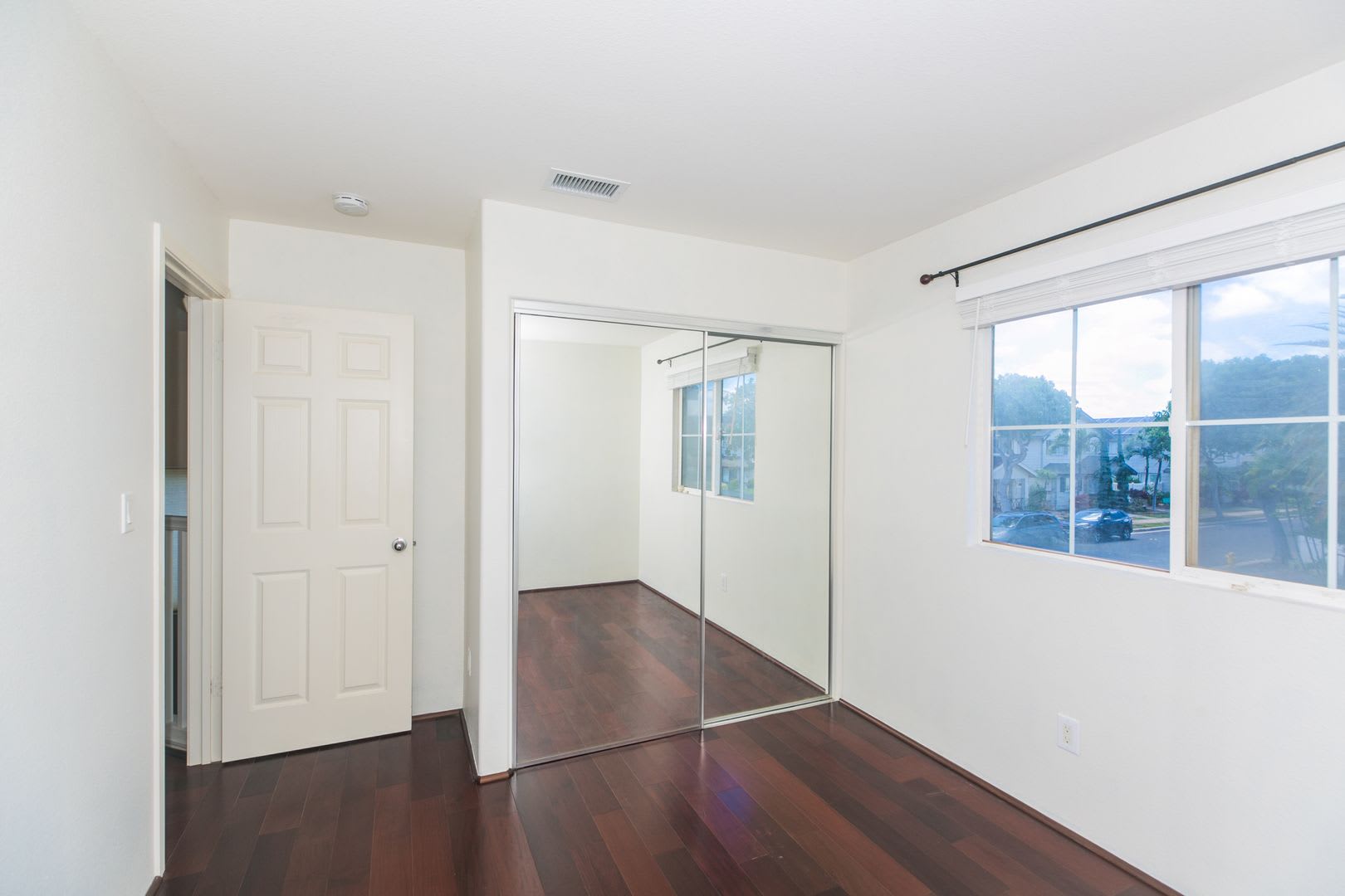 Pet Friendly Property Ocean Pointe: 3-bed, 2.5 bath single family home now available! – photo 2