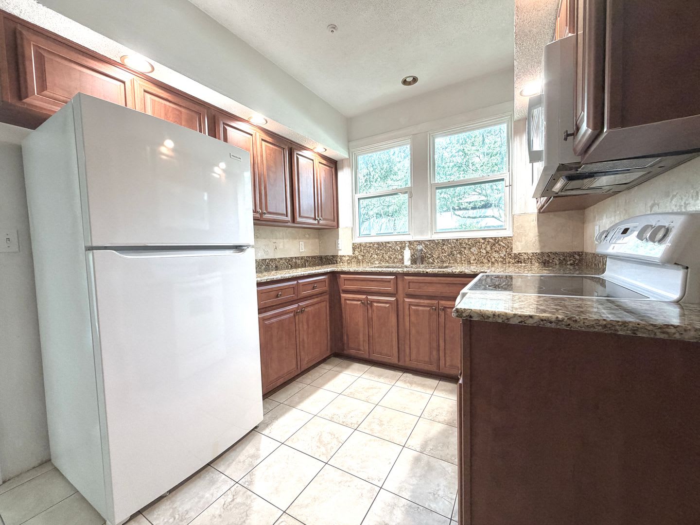 1407 Belmonte Ave – photo 2