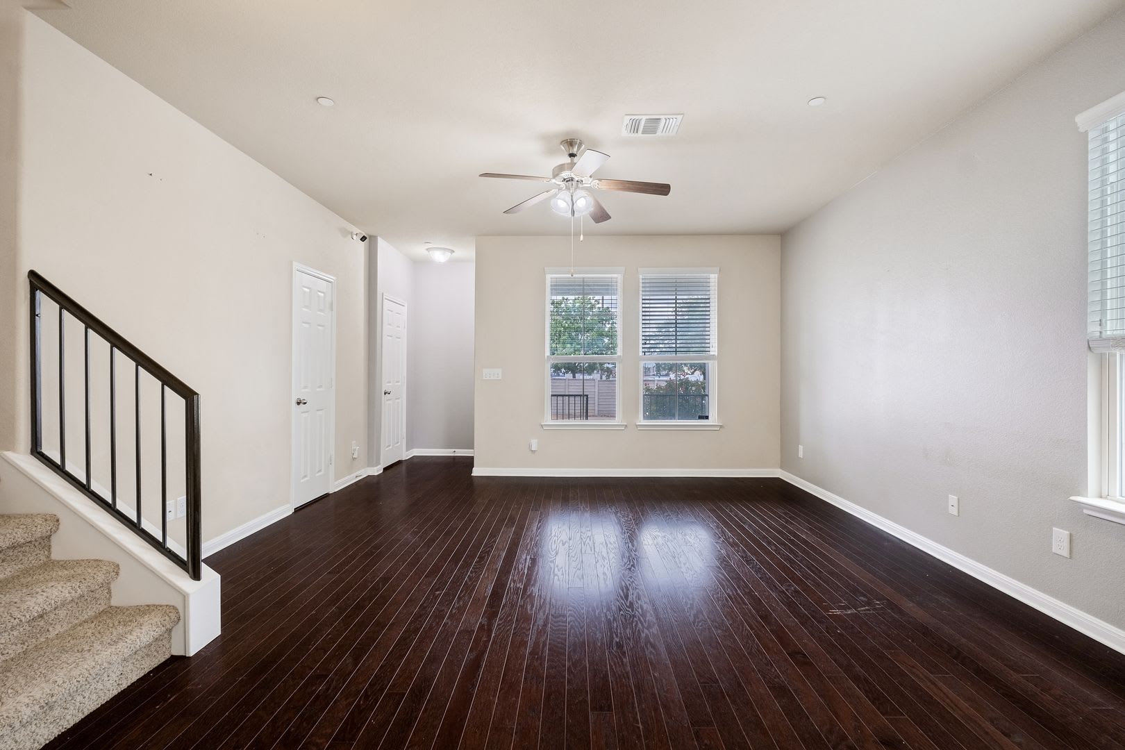 Charming 3 Bedroom 2 5 Bath Townhouse In Cedar Park Town Center – photo 5